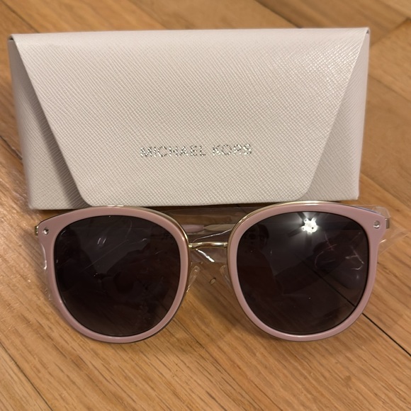 New Michael kors ADRIANNA light pink Round Sunglasses - Picture 7 of 9